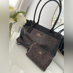 Coach Bag and Wristlet Set!! Like New!!